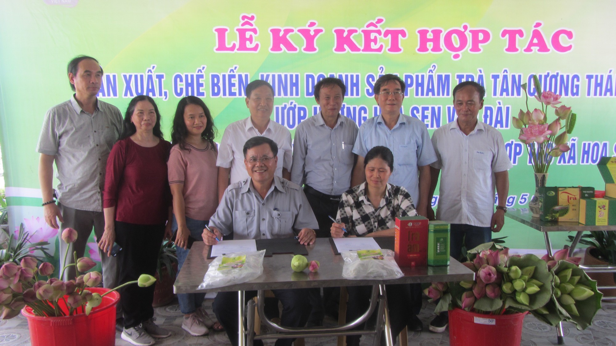 060822 ru nhau trong sen 3